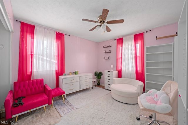 2382 Penny Lane, Youngstown, OH 44515