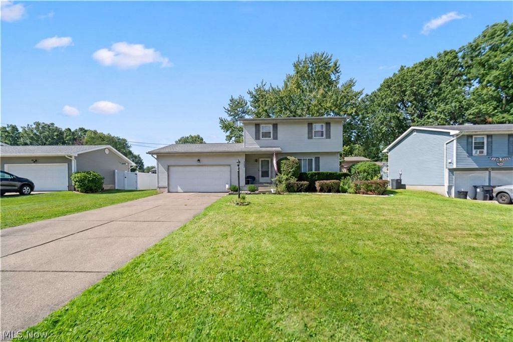 2382 Penny Lane, Youngstown, OH 44515