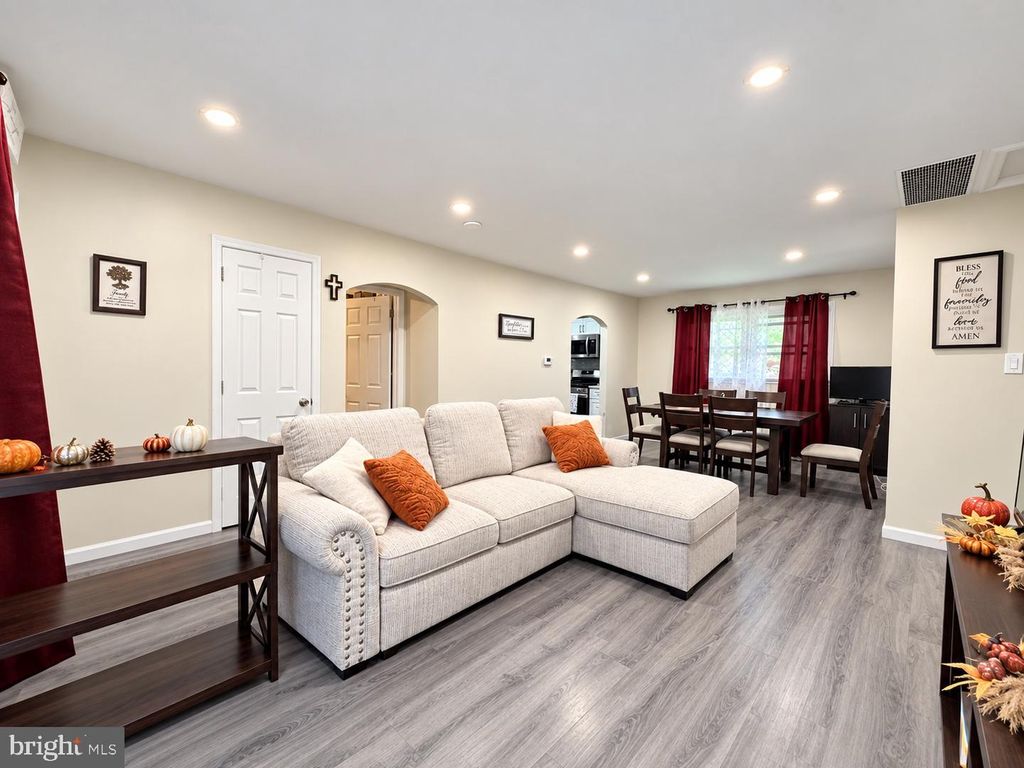 521 RIDGEVIEW AVE, BROWNS MILLS, NJ 08015 — photo 4