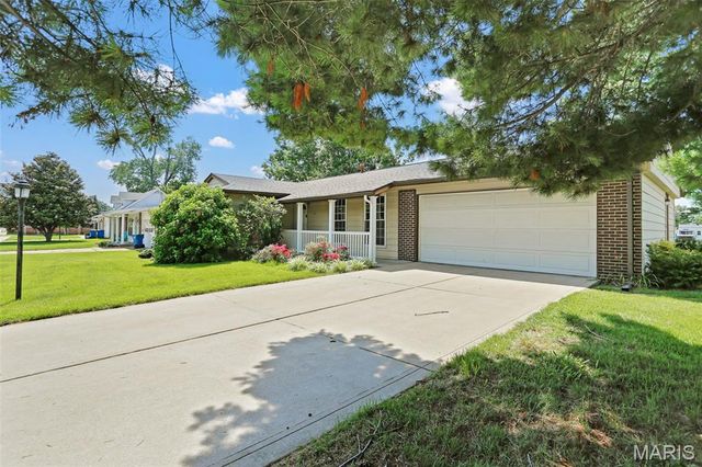 11826 Park Court, Maryland Heights, MO 63043