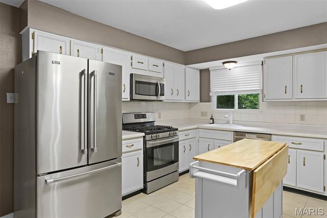 11826 Park Court, Maryland Heights, MO 63043