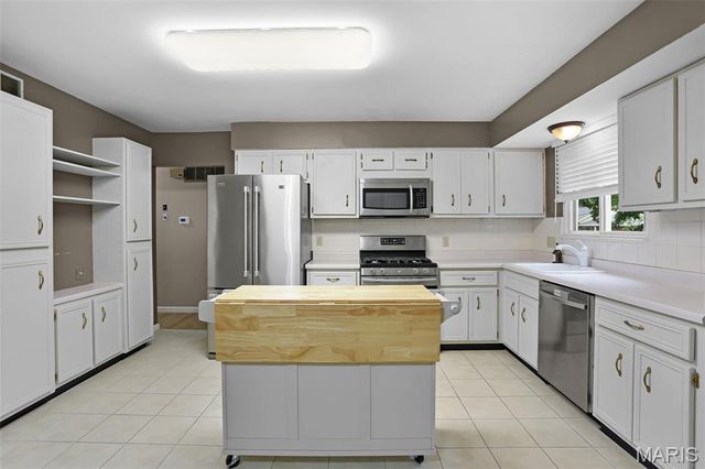 11826 Park Court, Maryland Heights, MO 63043