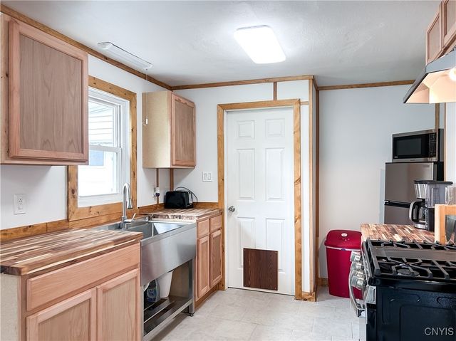 9 Curtis Avenue, Lysander, NY 13027