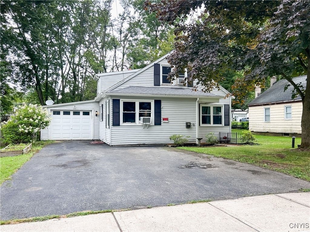 9 Curtis Avenue, Lysander, NY 13027