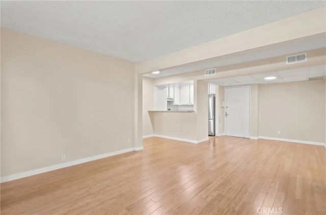 15425 Sherman 101, Van Nuys, CA 91406