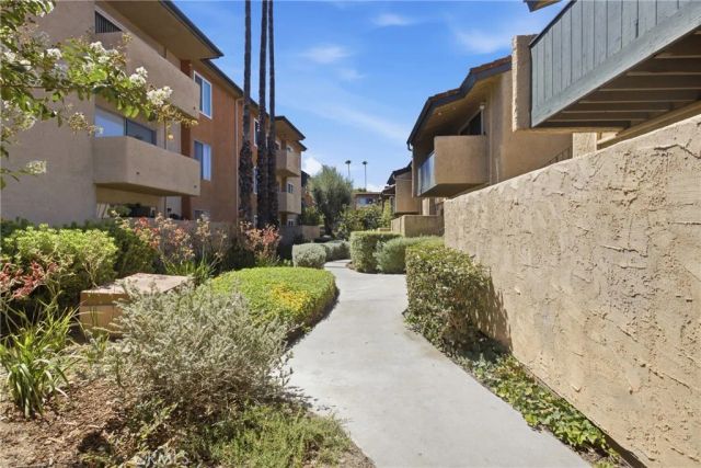 15425 Sherman 101, Van Nuys, CA 91406