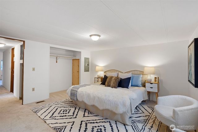 19015 16th Avenue NE, Shoreline, WA 98155