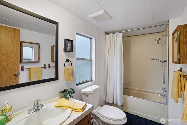 19015 16th Avenue NE, Shoreline, WA 98155