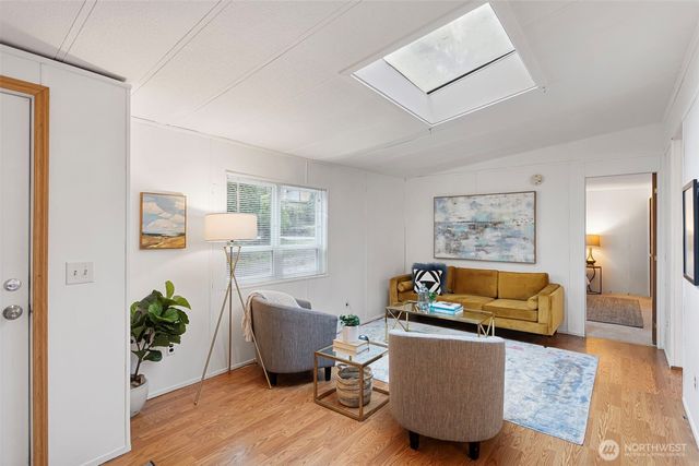 19015 16th Avenue NE, Shoreline, WA 98155