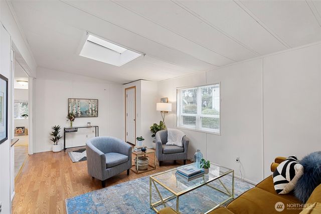 19015 16th Avenue NE, Shoreline, WA 98155