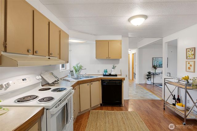 19015 16th Avenue NE, Shoreline, WA 98155