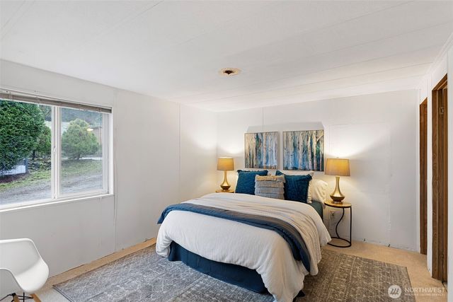 19015 16th Avenue NE, Shoreline, WA 98155