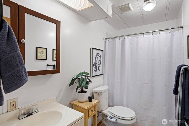 19015 16th Avenue NE, Shoreline, WA 98155