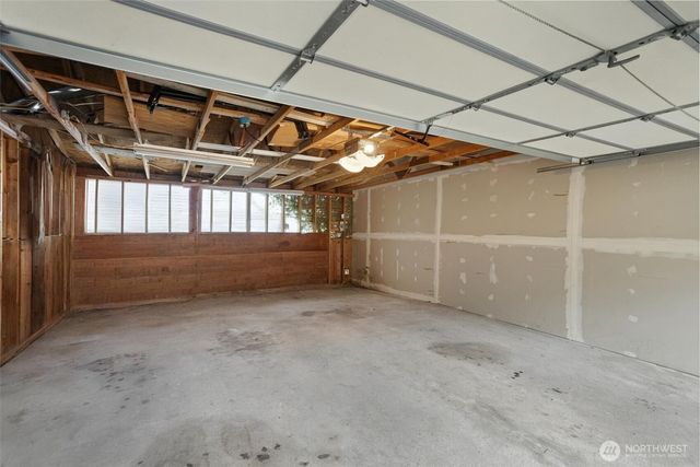 19015 16th Avenue NE, Shoreline, WA 98155