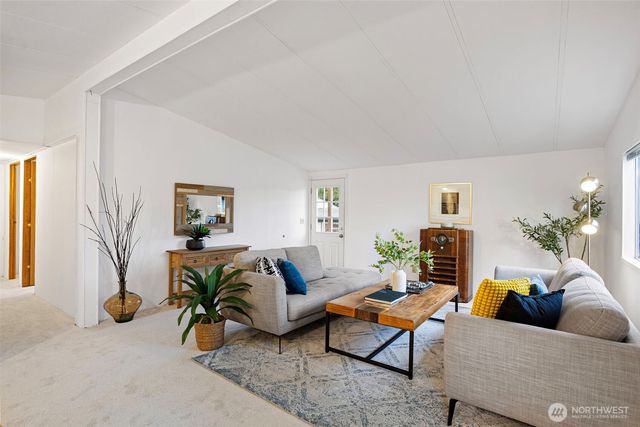 19015 16th Avenue NE, Shoreline, WA 98155