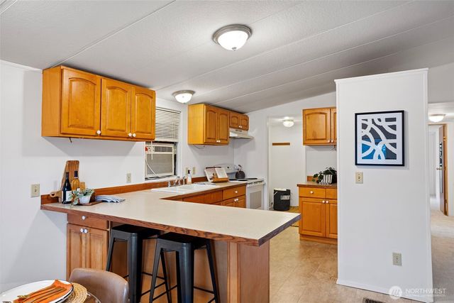 19015 16th Avenue NE, Shoreline, WA 98155