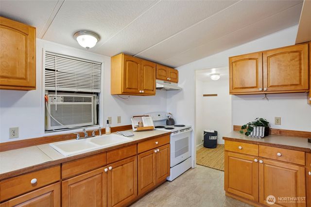 19015 16th Avenue NE, Shoreline, WA 98155