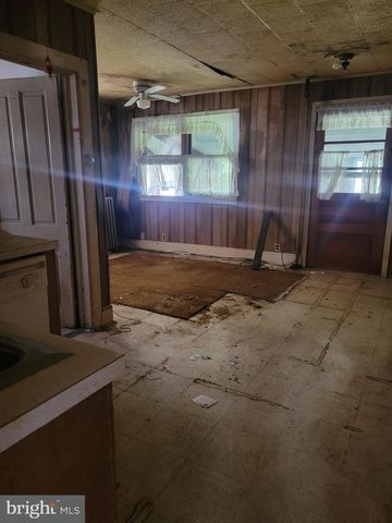 27 E BROADWAY, Etters, PA 17319