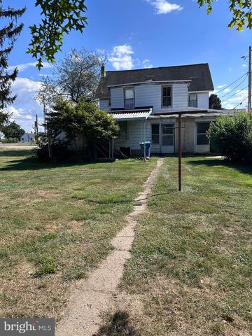 27 E BROADWAY, Etters, PA 17319