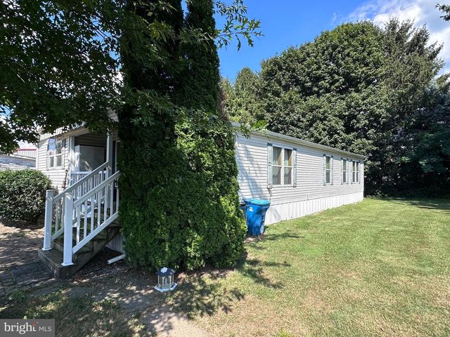 27 E BROADWAY, Etters, PA 17319