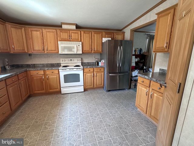 27 E BROADWAY, Etters, PA 17319