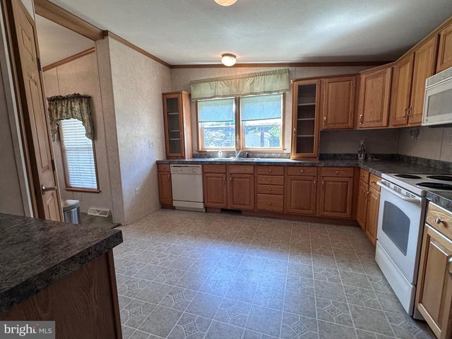 27 E BROADWAY, Etters, PA 17319