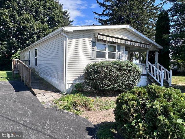 27 E BROADWAY, Etters, PA 17319