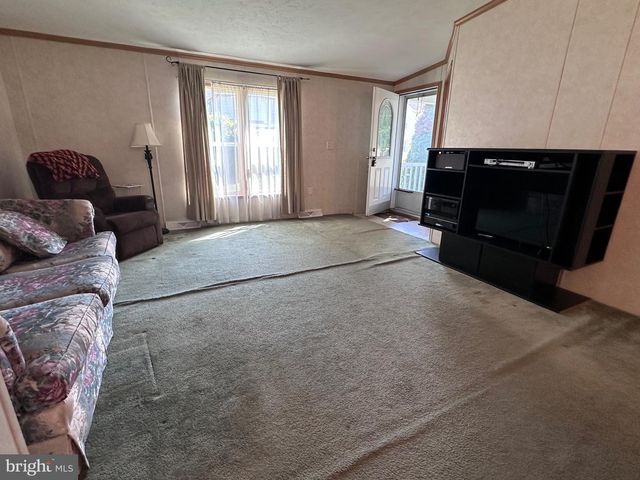 27 E BROADWAY, Etters, PA 17319