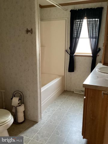 27 E BROADWAY, Etters, PA 17319