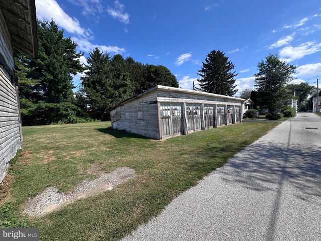 27 E BROADWAY, Etters, PA 17319