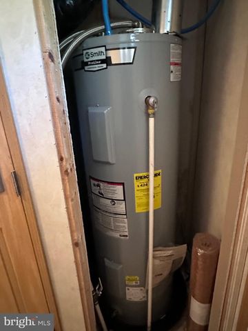 27 E BROADWAY, Etters, PA 17319