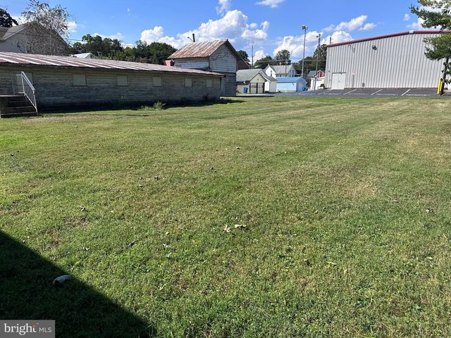 27 E BROADWAY, Etters, PA 17319