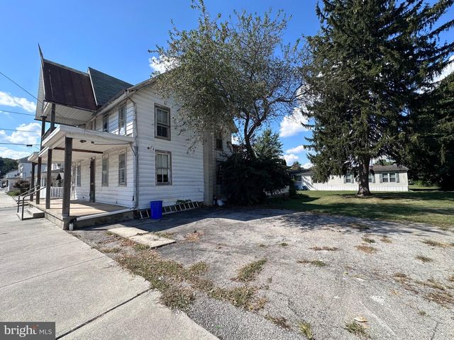 27 E BROADWAY, Etters, PA 17319