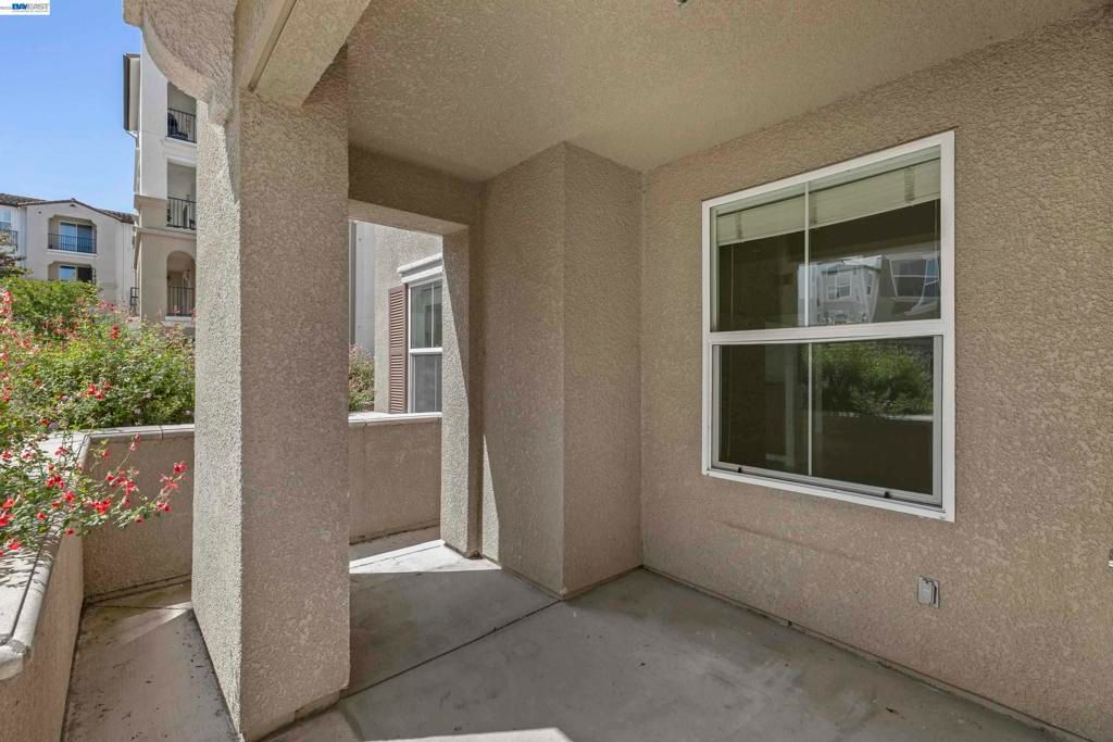 Image 10 of property listing at 3290 Maguire Way 101, Dublin, CA 94568