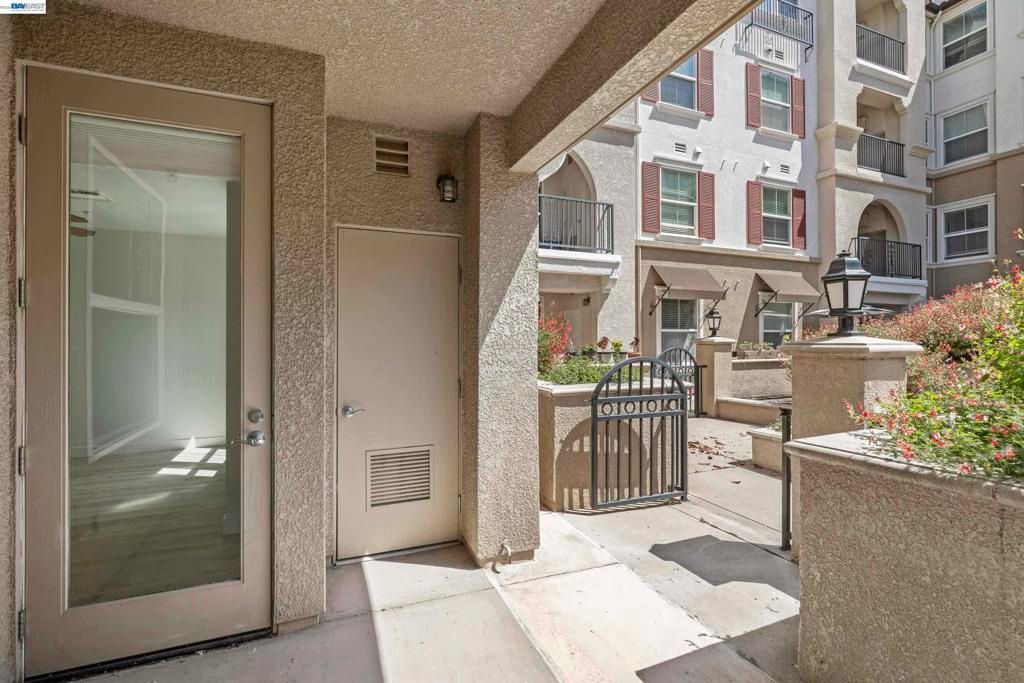 Image 11 of property listing at 3290 Maguire Way 101, Dublin, CA 94568