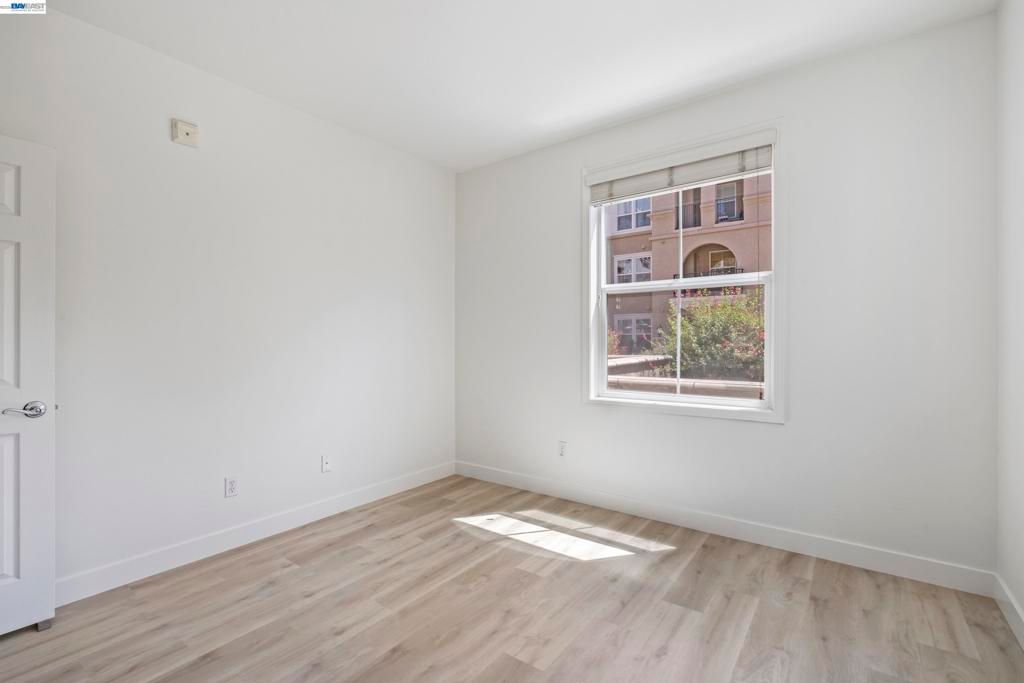 Image 19 of property listing at 3290 Maguire Way 101, Dublin, CA 94568