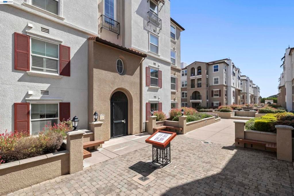 Image 2 of property listing at 3290 Maguire Way 101, Dublin, CA 94568