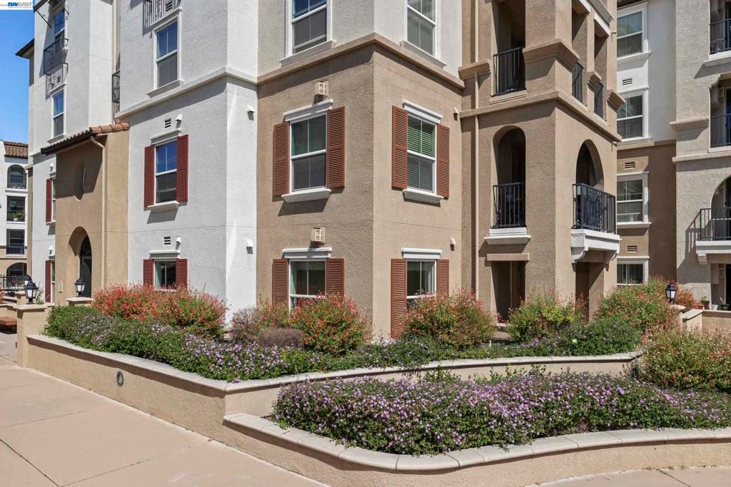 Image 32 of property listing at 3290 Maguire Way 101, Dublin, CA 94568