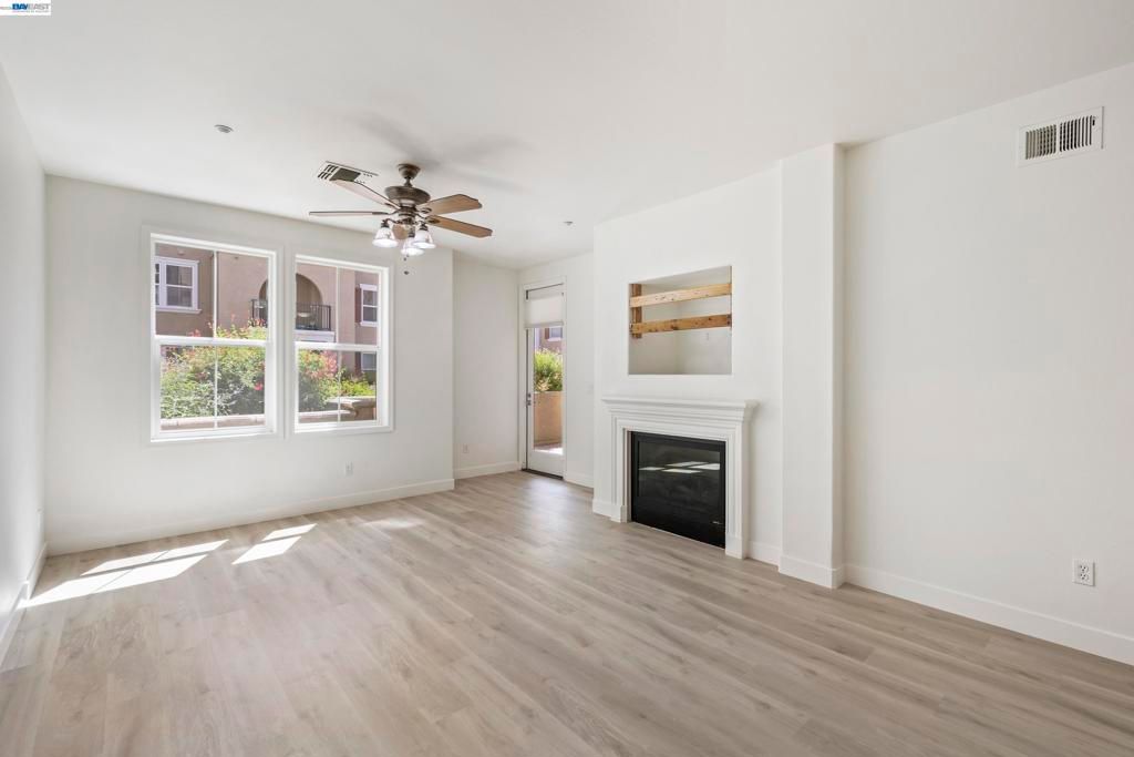 Image 7 of property listing at 3290 Maguire Way 101, Dublin, CA 94568