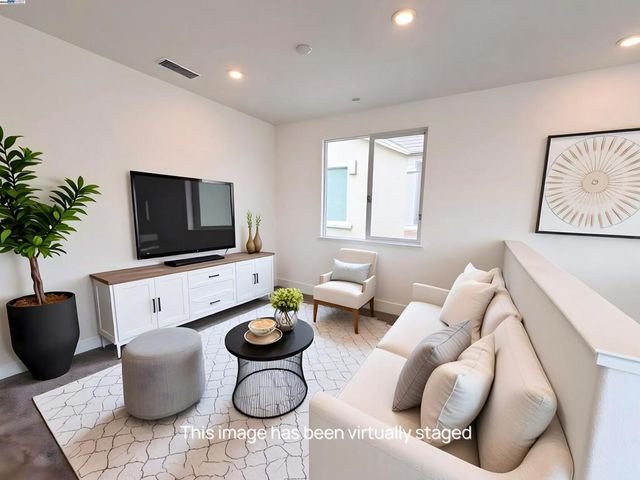 10349 Baldy Dr, Stockton, CA 95219