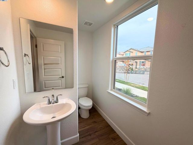 10349 Baldy Dr, Stockton, CA 95219