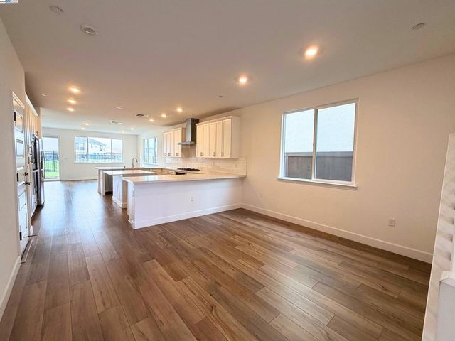 10349 Baldy Dr, Stockton, CA 95219