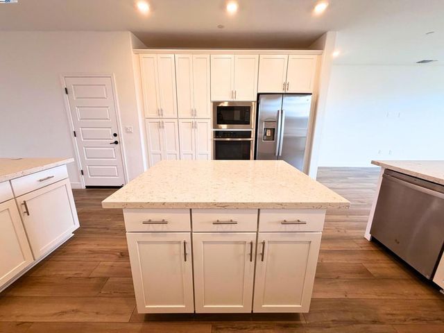 10349 Baldy Dr, Stockton, CA 95219