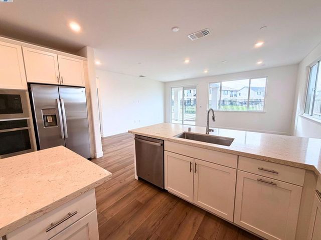 10349 Baldy Dr, Stockton, CA 95219