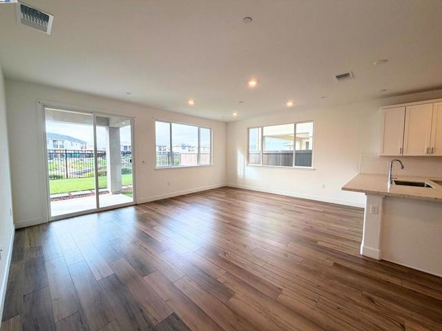 10349 Baldy Dr, Stockton, CA 95219