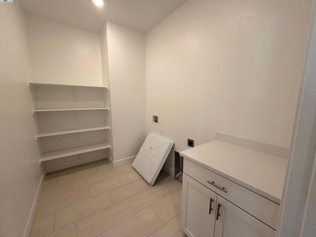 10349 Baldy Dr, Stockton, CA 95219