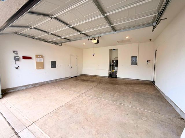 10349 Baldy Dr, Stockton, CA 95219