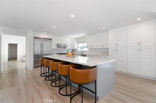 22841 Calvert St, Woodland Hills, CA 91367