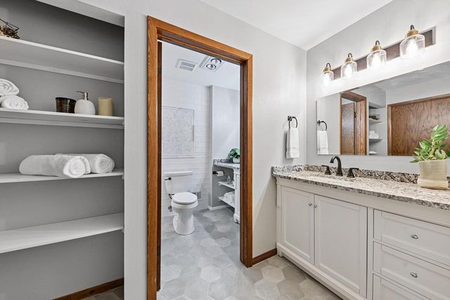 836 Pilgrim PARKWAY, Elm Grove, WI 53122
