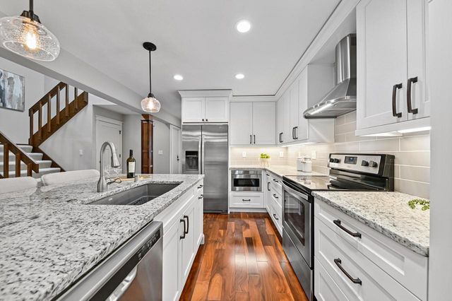 836 Pilgrim PARKWAY, Elm Grove, WI 53122